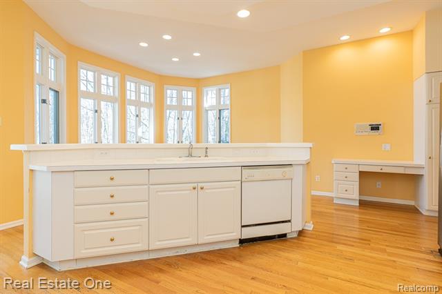 Builiding view fifteen for 5181 Stonehenge, Rochester, MI. 48306