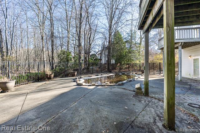 Builiding view fifty two for 5181 Stonehenge, Rochester, MI. 48306