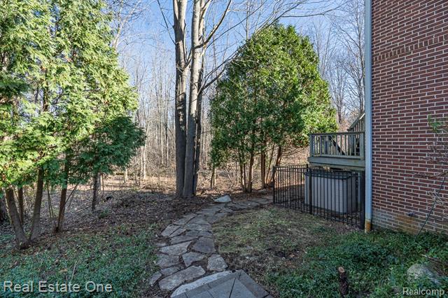 Builiding view sixty three for 5181 Stonehenge, Rochester, MI. 48306