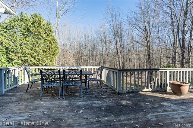 Builiding view sixty for 5181 Stonehenge, Rochester, MI. 48306