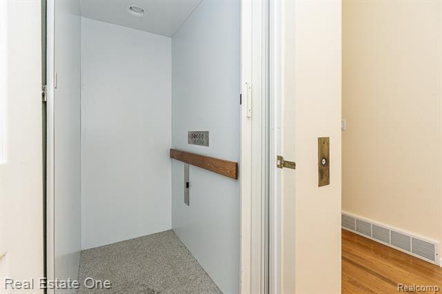 Builiding view thirty seven for 5181 Stonehenge, Rochester, MI. 48306