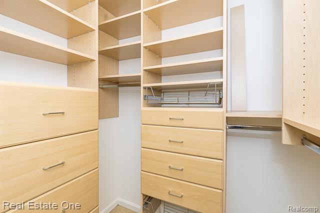 Builiding view thirty for 5181 Stonehenge, Rochester, MI. 48306