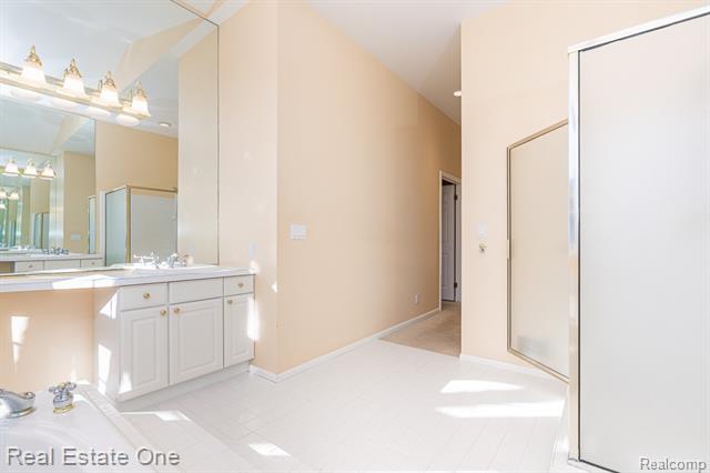 Builiding view twenty eight for 5181 Stonehenge, Rochester, MI. 48306