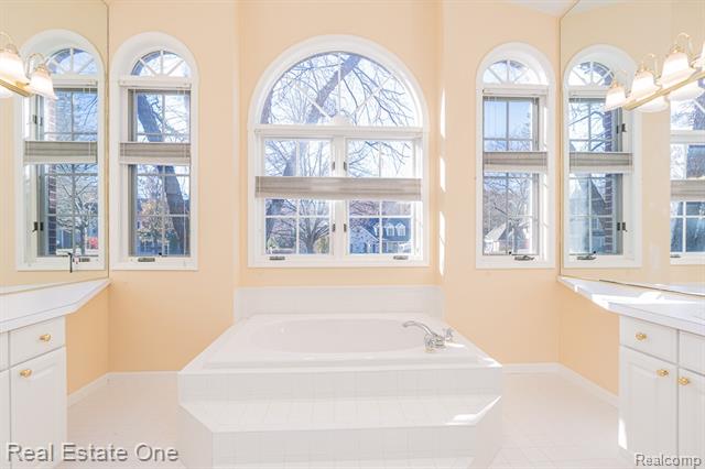 Builiding view twenty five for 5181 Stonehenge, Rochester, MI. 48306