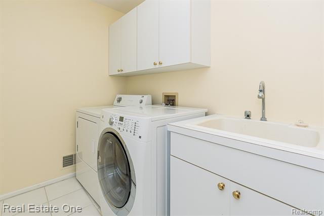 Builiding view twenty one for 5181 Stonehenge, Rochester, MI. 48306