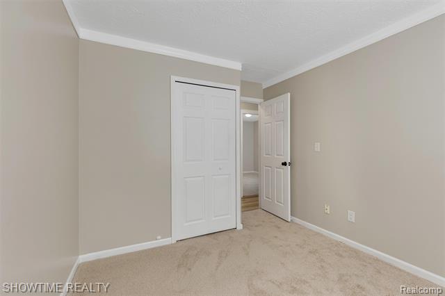 Builiding view eleven for 3909 Queensbury, Lake Orion, MI. 48359