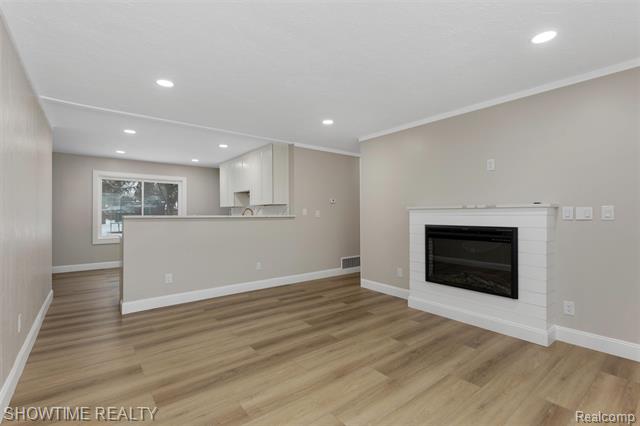 Builiding view four for 3909 Queensbury, Lake Orion, MI. 48359