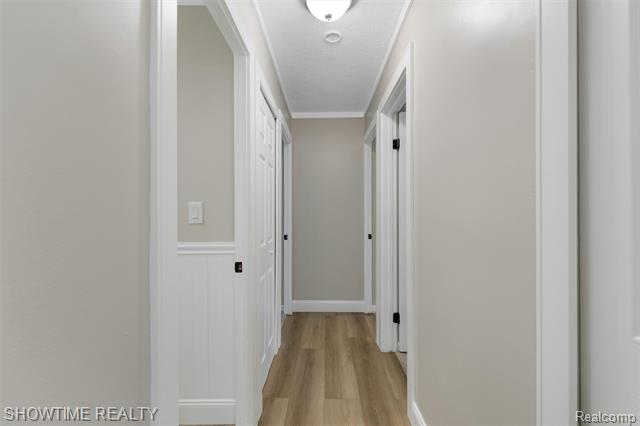 Builiding view nine for 3909 Queensbury, Lake Orion, MI. 48359