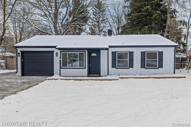 Builiding view one for 3909 Queensbury, Lake Orion, MI. 48359