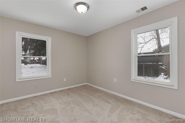 Builiding view sixteen for 3909 Queensbury, Lake Orion, MI. 48359