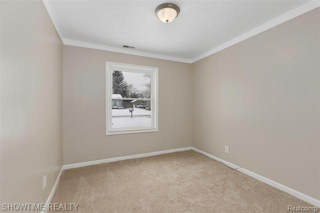 Builiding view ten for 3909 Queensbury, Lake Orion, MI. 48359