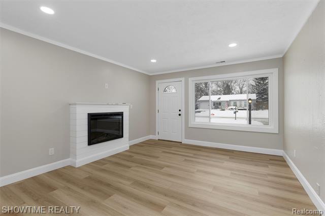 Builiding view three for 3909 Queensbury, Lake Orion, MI. 48359