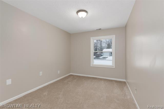 Builiding view twelve for 3909 Queensbury, Lake Orion, MI. 48359