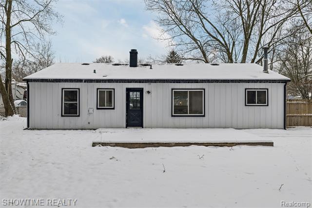 Builiding view twenty two for 3909 Queensbury, Lake Orion, MI. 48359