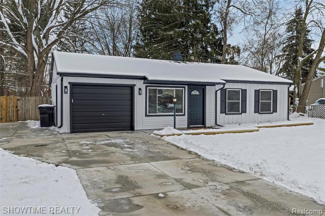 Builiding view two for 3909 Queensbury, Lake Orion, MI. 48359