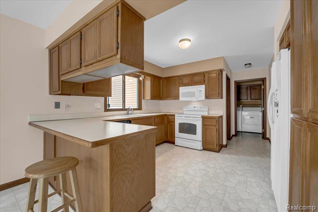 Builiding view eight for 249 E Silverbell, Lake Orion, MI. 48360