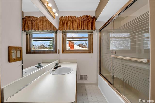 Builiding view eighteen for 249 E Silverbell, Lake Orion, MI. 48360