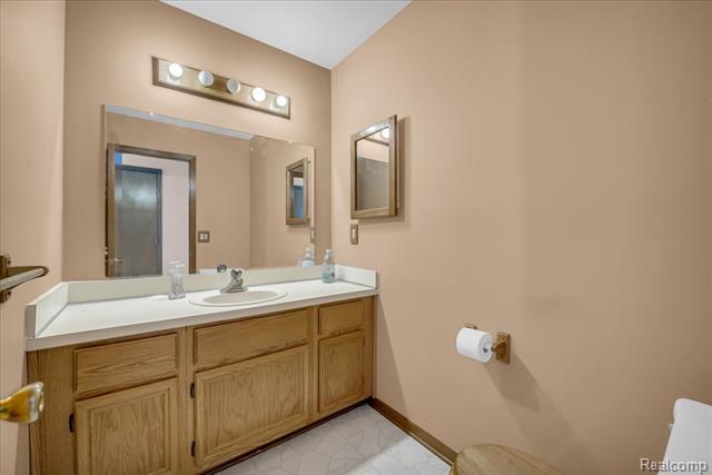 Builiding view fifteen for 249 E Silverbell, Lake Orion, MI. 48360