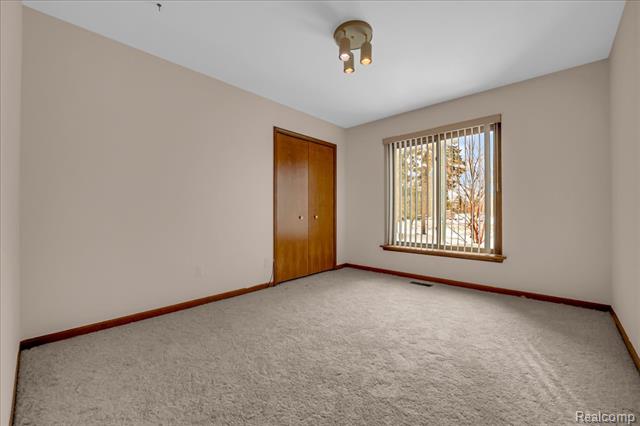 Builiding view fourteen for 249 E Silverbell, Lake Orion, MI. 48360