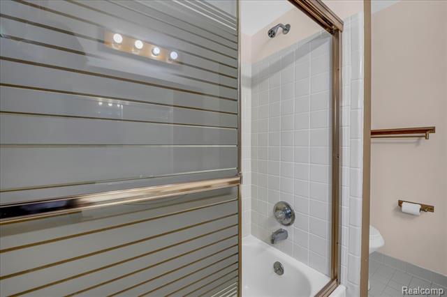 Builiding view nineteen for 249 E Silverbell, Lake Orion, MI. 48360