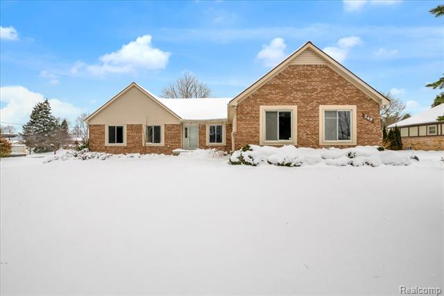 Builiding view one for 249 E Silverbell, Lake Orion, MI. 48360