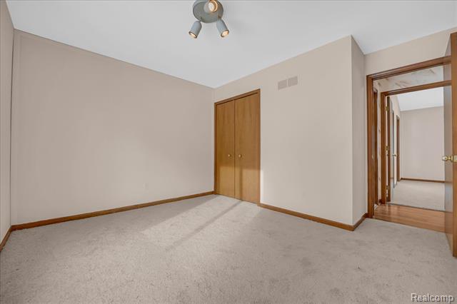 Builiding view seventeen for 249 E Silverbell, Lake Orion, MI. 48360