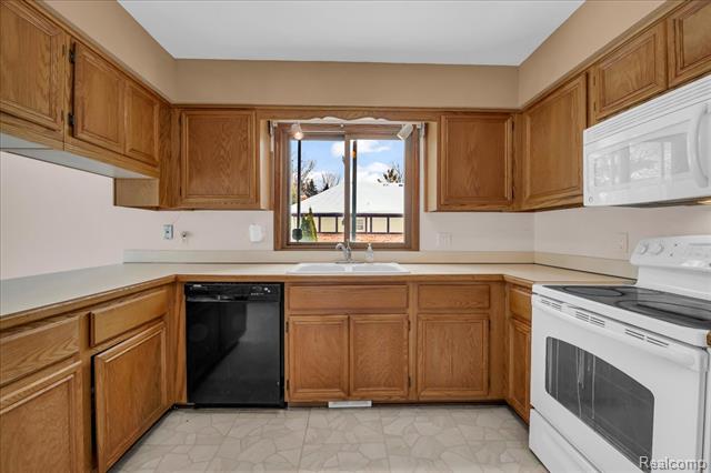 Builiding view ten for 249 E Silverbell, Lake Orion, MI. 48360