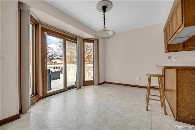 Builiding view thirteen for 249 E Silverbell, Lake Orion, MI. 48360