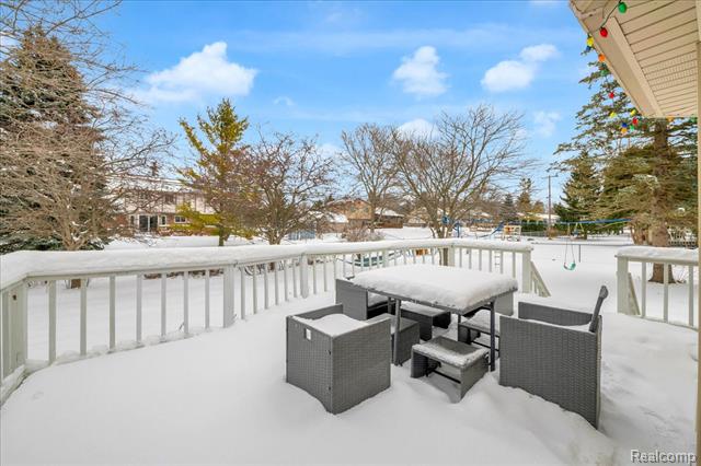 Builiding view thirty one for 249 E Silverbell, Lake Orion, MI. 48360