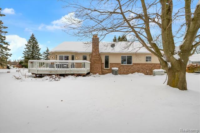 Builiding view thirty two for 249 E Silverbell, Lake Orion, MI. 48360