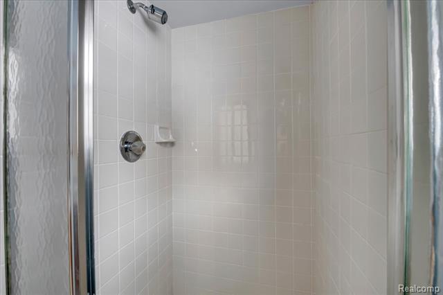 Builiding view twenty four for 249 E Silverbell, Lake Orion, MI. 48360