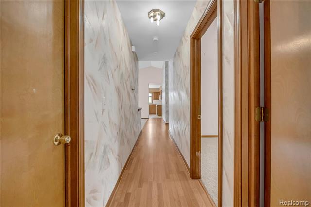 Builiding view twenty for 249 E Silverbell, Lake Orion, MI. 48360