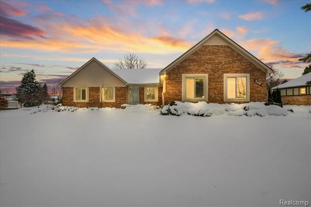 front view for 249 E Silverbell Rd, Lake Orion, Mi. 48360