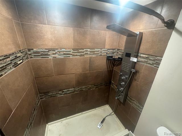 Builiding view eighteen for 1460 W Silverbell, Lake Orion, MI. 48359