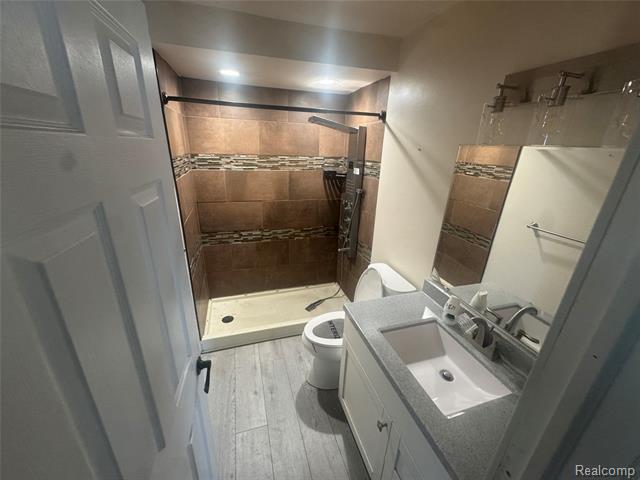 Builiding view fifteen for 1460 W Silverbell, Lake Orion, MI. 48359