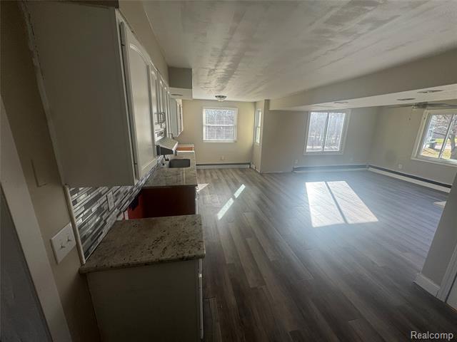 Builiding view fourteen for 1460 W Silverbell, Lake Orion, MI. 48359