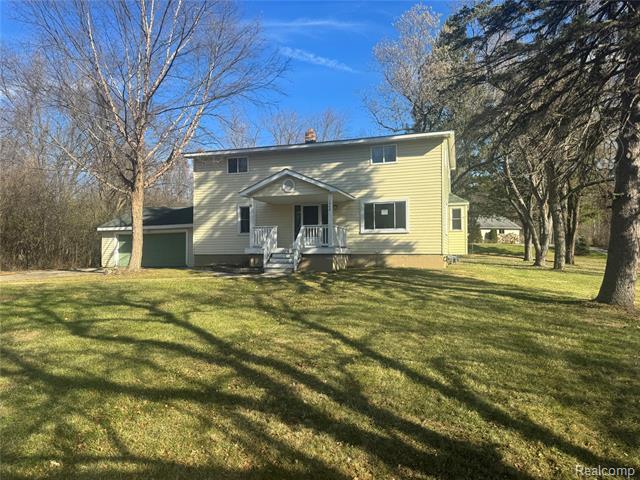 Builiding view one for 1460 W Silverbell, Lake Orion, MI. 48359