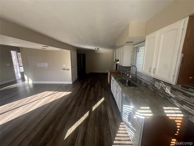 Builiding view seven for 1460 W Silverbell, Lake Orion, MI. 48359