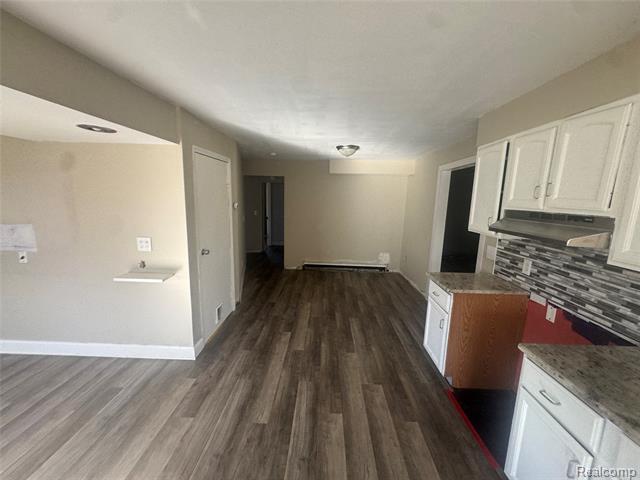 Builiding view ten for 1460 W Silverbell, Lake Orion, MI. 48359