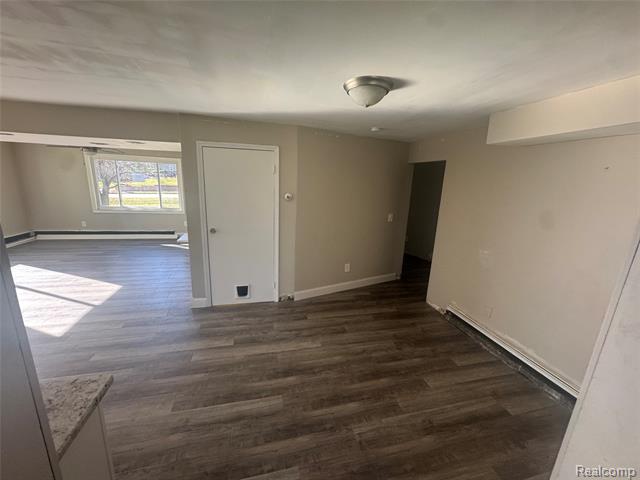 Builiding view thirteen for 1460 W Silverbell, Lake Orion, MI. 48359