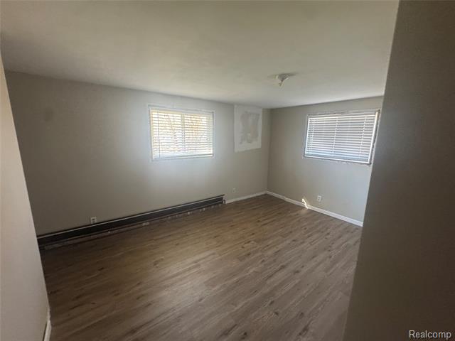 Builiding view thirty one for 1460 W Silverbell, Lake Orion, MI. 48359