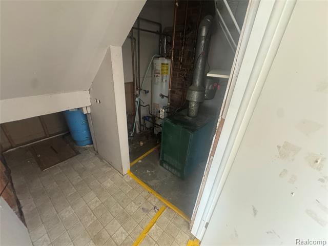 Builiding view thirty six for 1460 W Silverbell, Lake Orion, MI. 48359