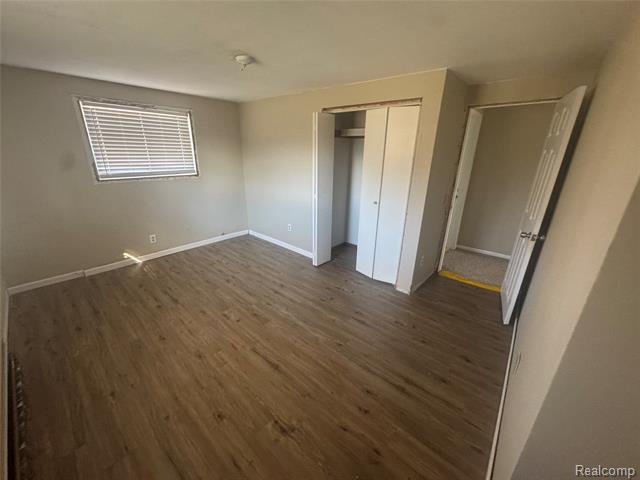 Builiding view thirty three for 1460 W Silverbell, Lake Orion, MI. 48359