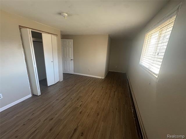 Builiding view thirty two for 1460 W Silverbell, Lake Orion, MI. 48359