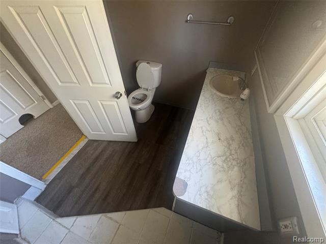 Builiding view thirty for 1460 W Silverbell, Lake Orion, MI. 48359