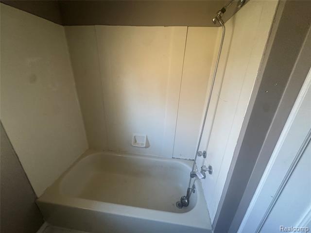 Builiding view twenty nine for 1460 W Silverbell, Lake Orion, MI. 48359