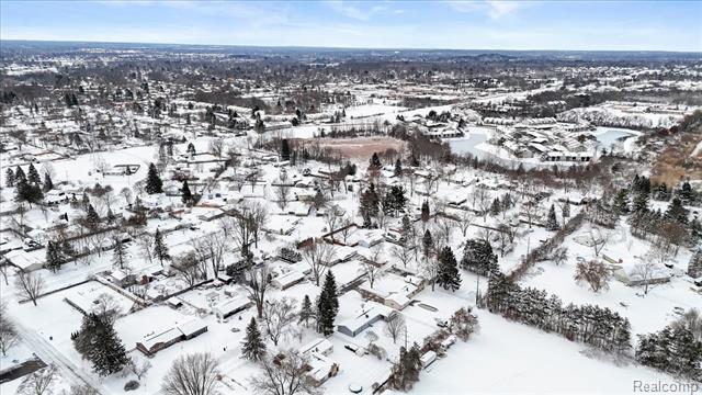 Builiding view forty five for 5348 Burgundy, Clarkston, MI. 48346