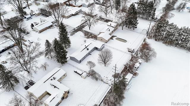 Builiding view forty four for 5348 Burgundy, Clarkston, MI. 48346