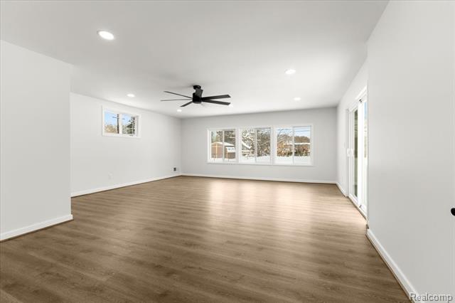 Builiding view seventeen for 5348 Burgundy, Clarkston, MI. 48346