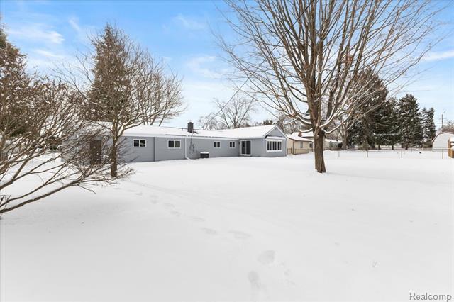 Builiding view thirty eight for 5348 Burgundy, Clarkston, MI. 48346